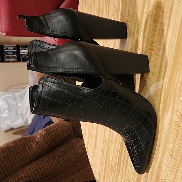 Just Fab Old Town Black Booties - Picture 1 of 8